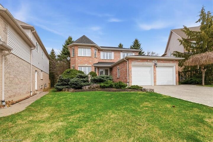 Property Photo: 54 Woodcrest Court ON N2P 2K2