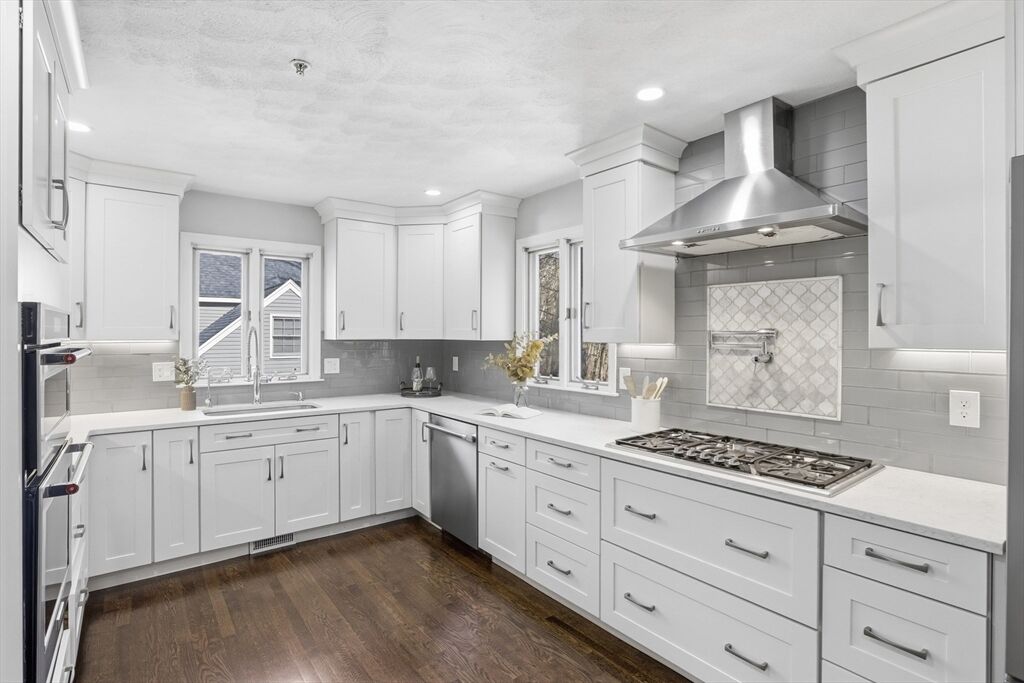 Property Photo:  20 Winterberry Way  MA 01730 