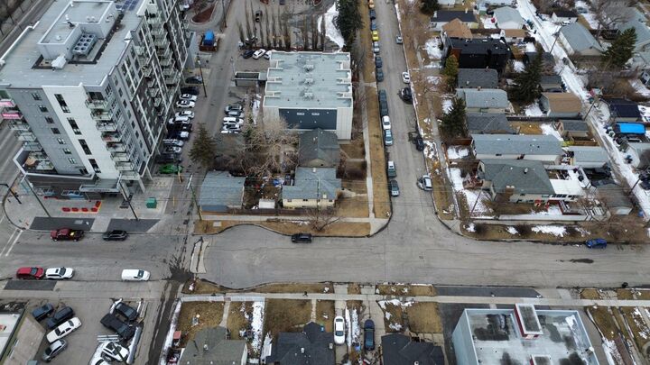 Property Photo: 206 15 Avenue NE AB T2E 1G9