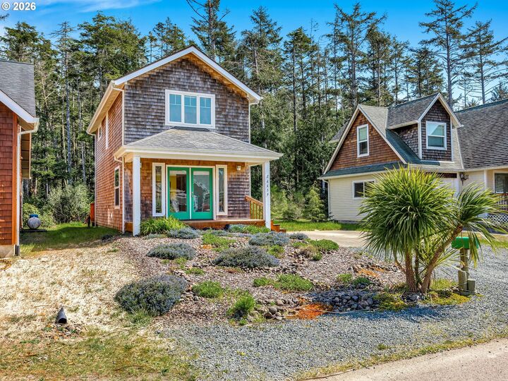 Property Photo: 26659 Kittiwake Dr OR 97136