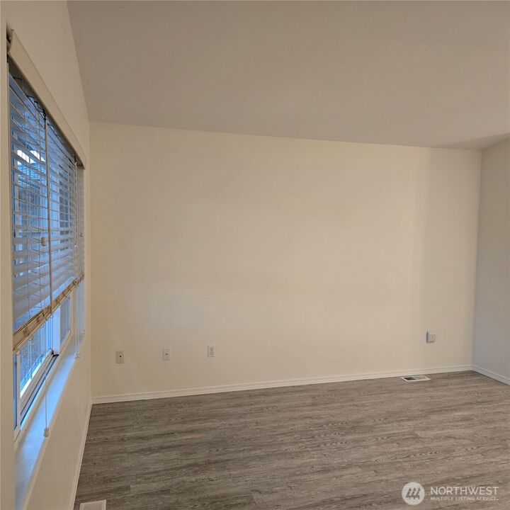 Property Photo: 818 E Washington Place WA 98382