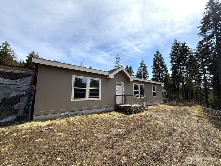 Property Photo:  116 N Cape Labelle Road  WA 98859 