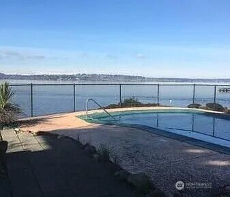 Property Photo: 6225 Lake Washington Blvd NE 102 WA 98033