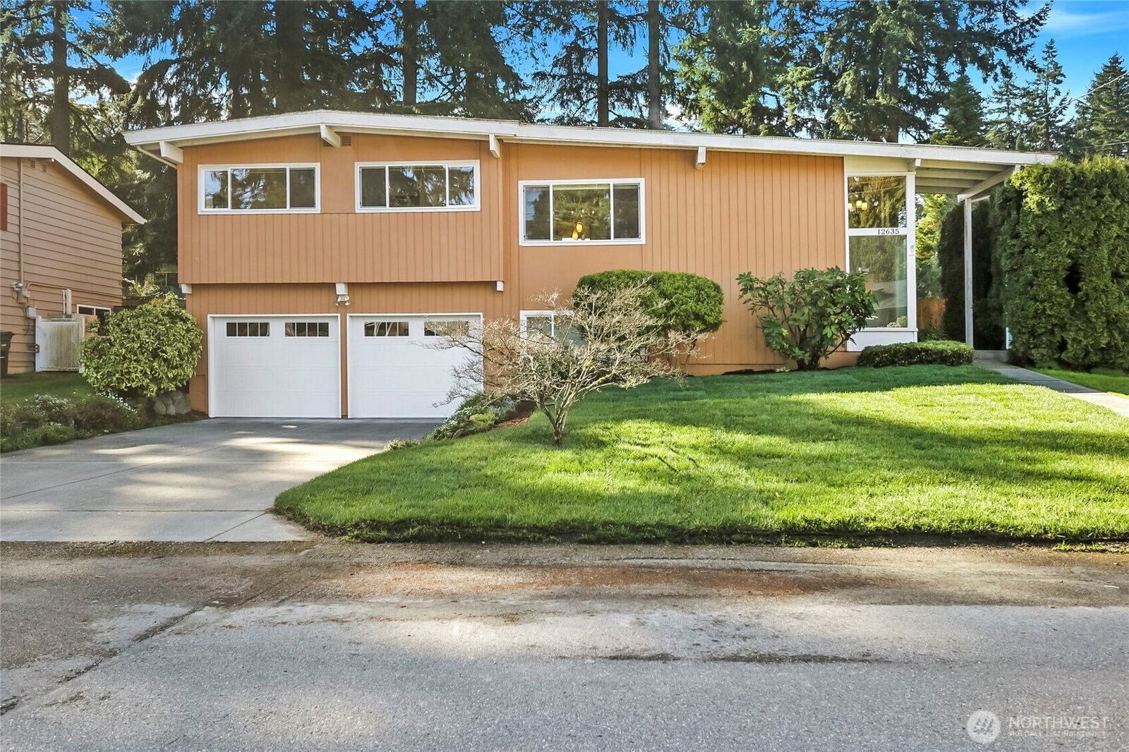 Property Photo: 12635 SE 54th Street WA 98006
