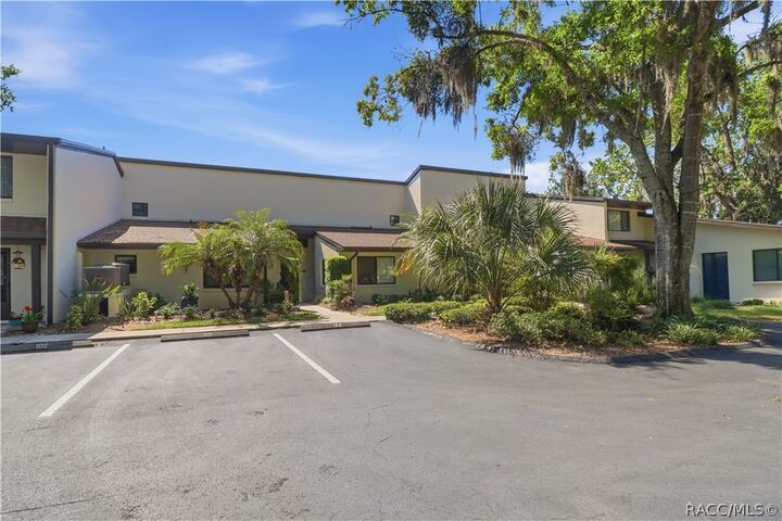 Property Photo:  1637 SE Paradise Circle 104  FL 34429 