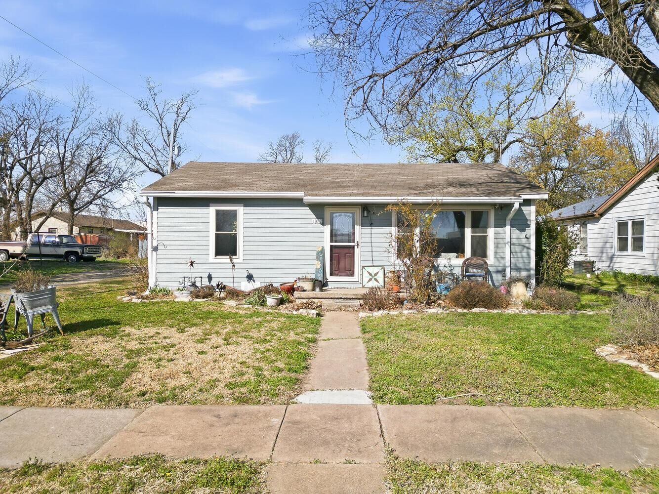 Property Photo: 107 S Church St KS 67146