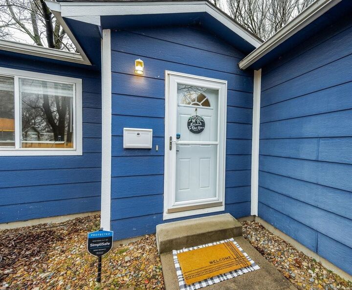 Property Photo:  609 Osage St  KS 67010 