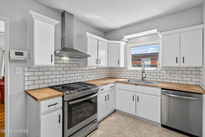 Property Photo:  1412 E Spring Street  AZ 85719 