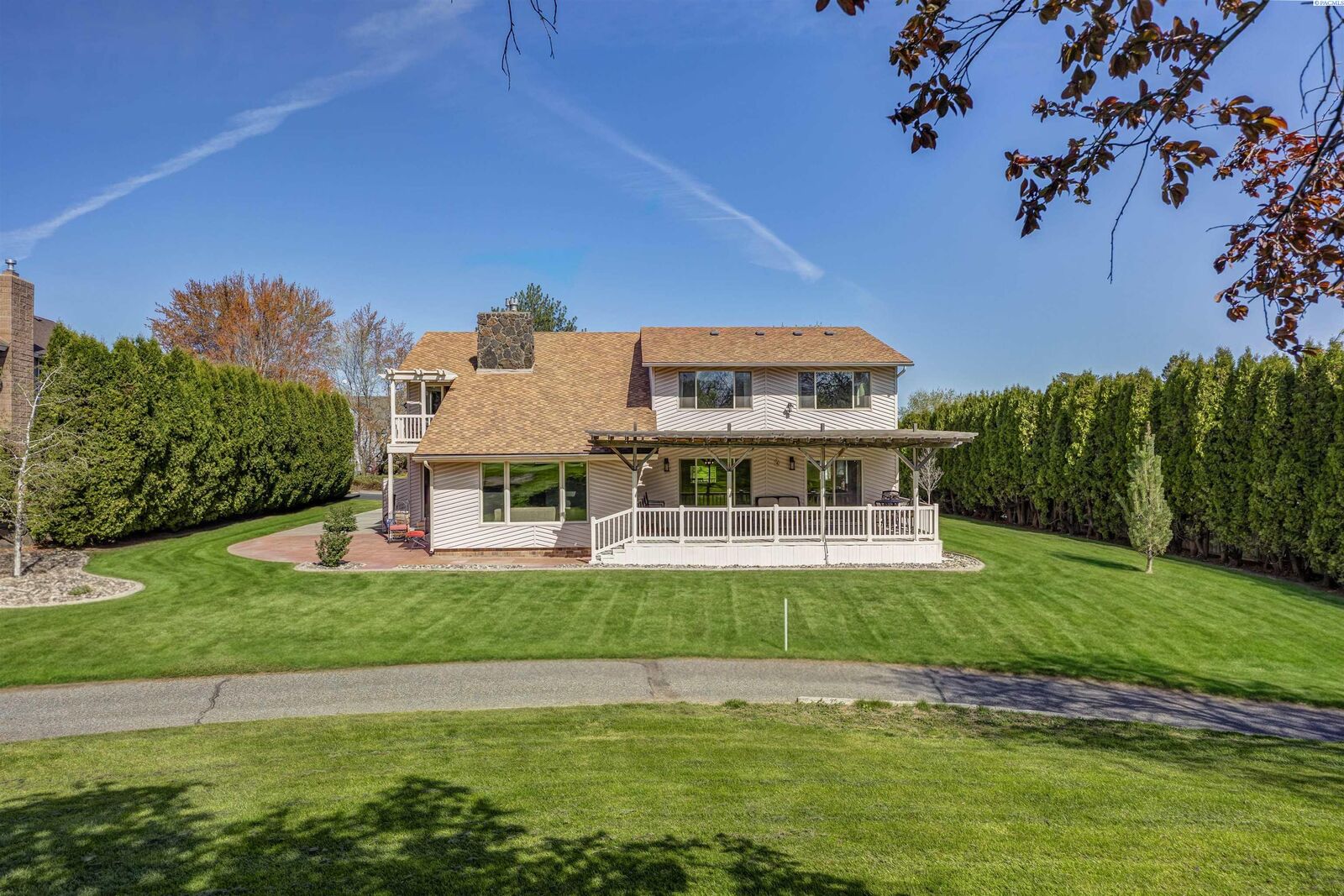 Property Photo:  241 Pinetree Lane  WA 99352 