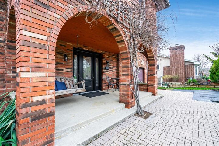 Property Photo:  122 Augustine  ON N9Y 1C5 