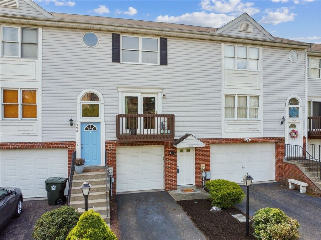 Property Photo:  127 Parliament Place  PA 15236 