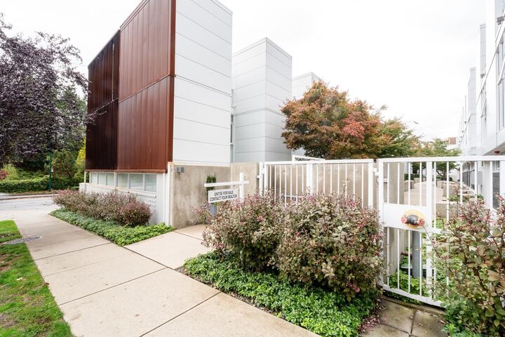 2208 Willow Street — photo 1