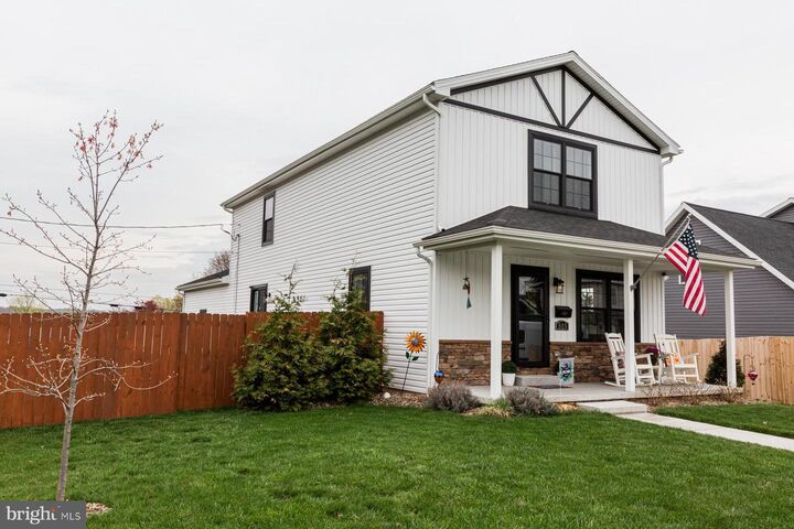 Property Photo:  515 Maple Avenue  PA 17053 