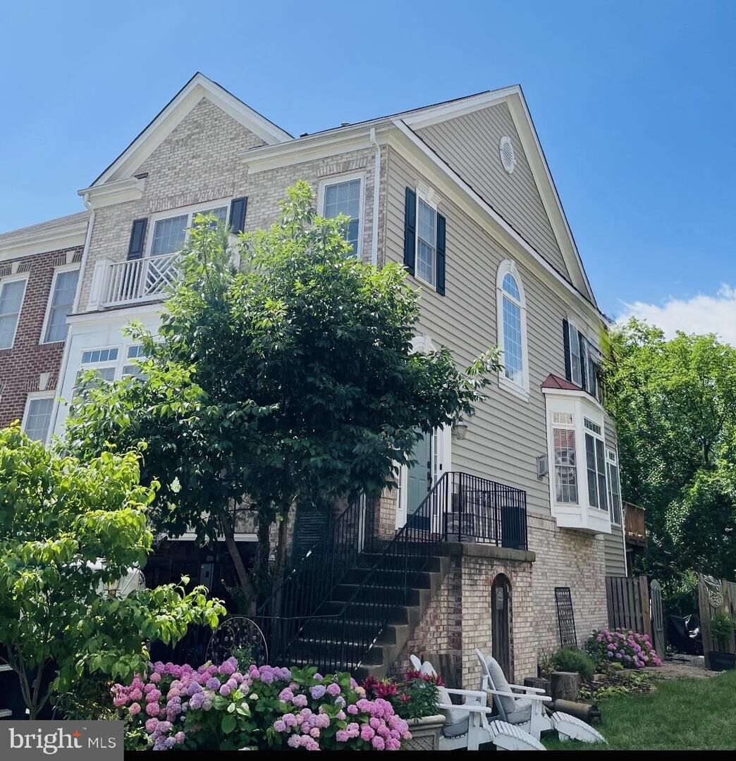 Property Photo:  18563 Sierra Springs Square  VA 20176 