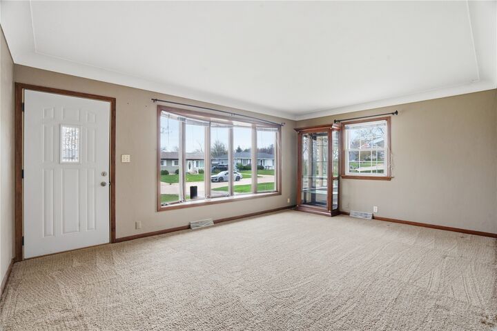 Property Photo:  346 32nd Street NW  IA 52405 