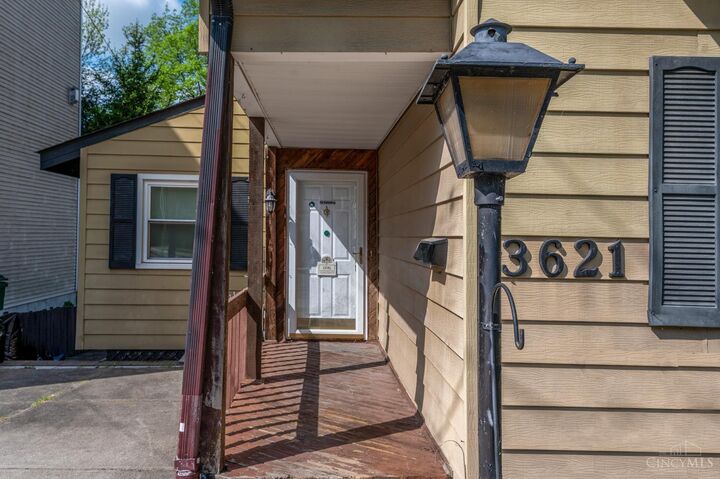 Property Photo: 3621 Woodbridge Place OH 45226