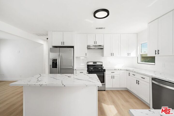 Property Photo:  1647 Selby Ave  CA 90024 