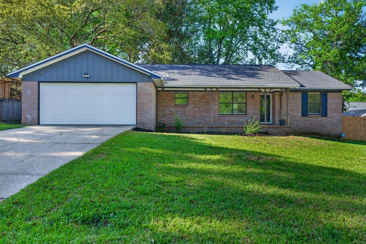 Property Photo:  121 Campbell Avenue  FL 32536 