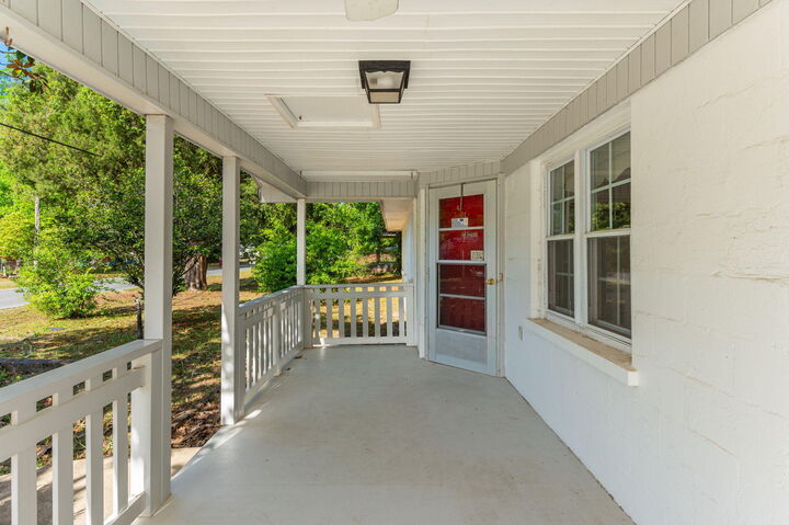 Property Photo: 578 E Williams Avenue FL 32539