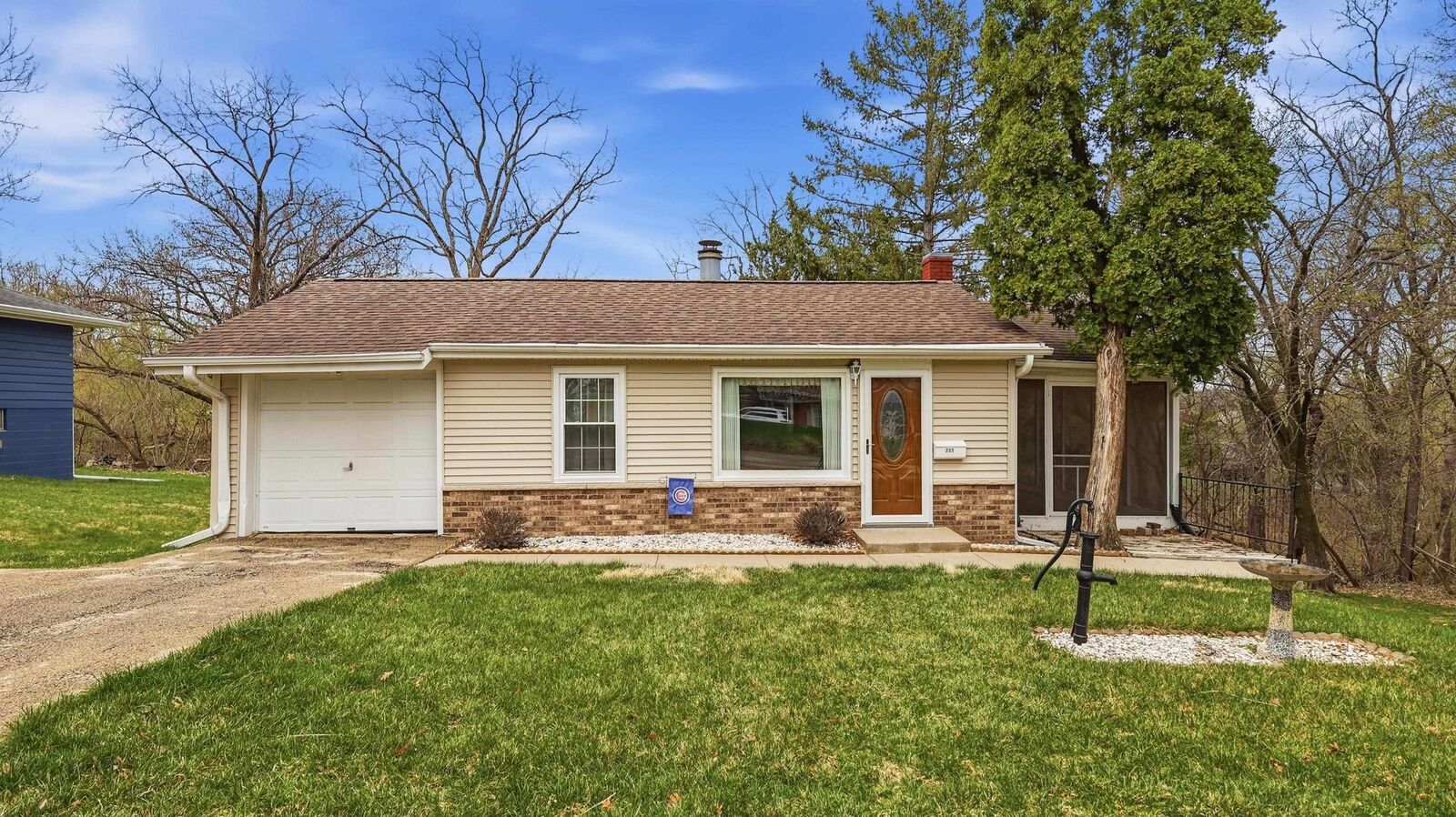 Property Photo:  711 Laurel Street  IA 52003 