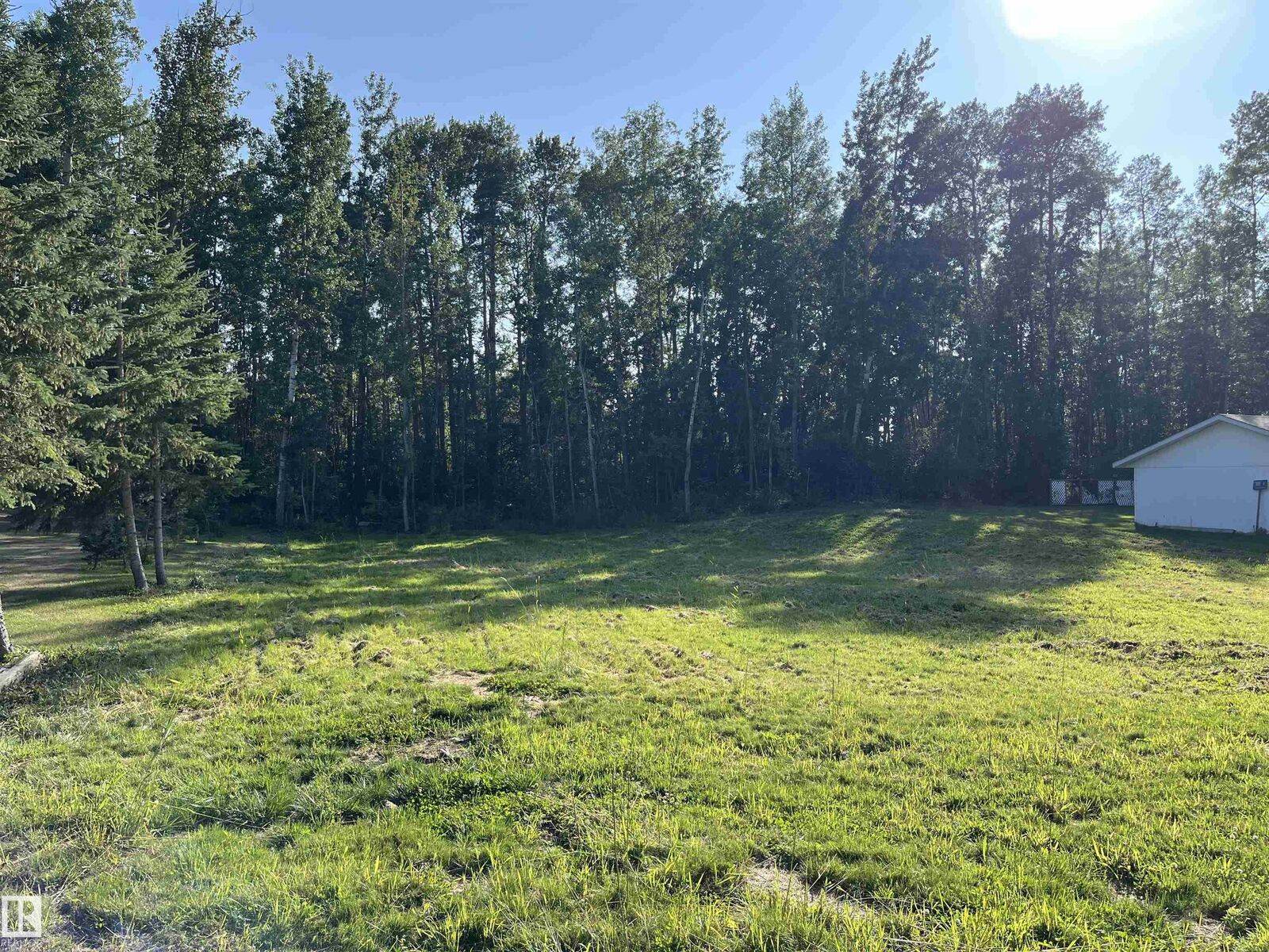 Property Photo: 3 Spruce Crescent AB T0E 0L0