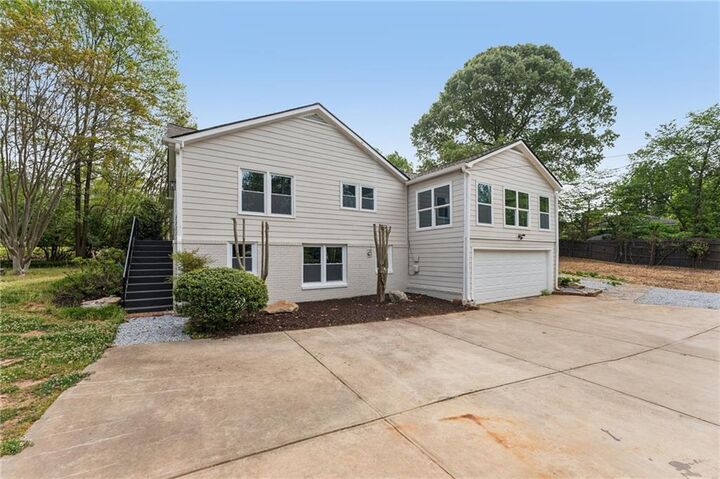 Property Photo: 1989 Mount Vernon Road GA 30338