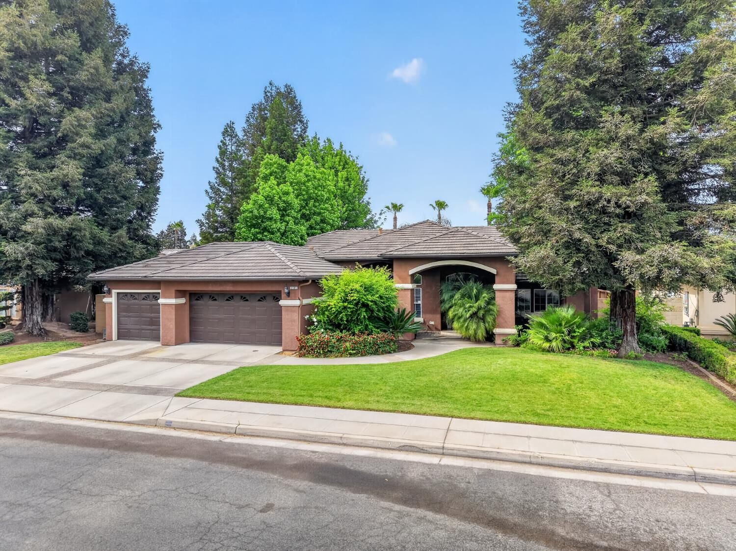 Property Photo:  3505 Doubletree Way  CA 93637 