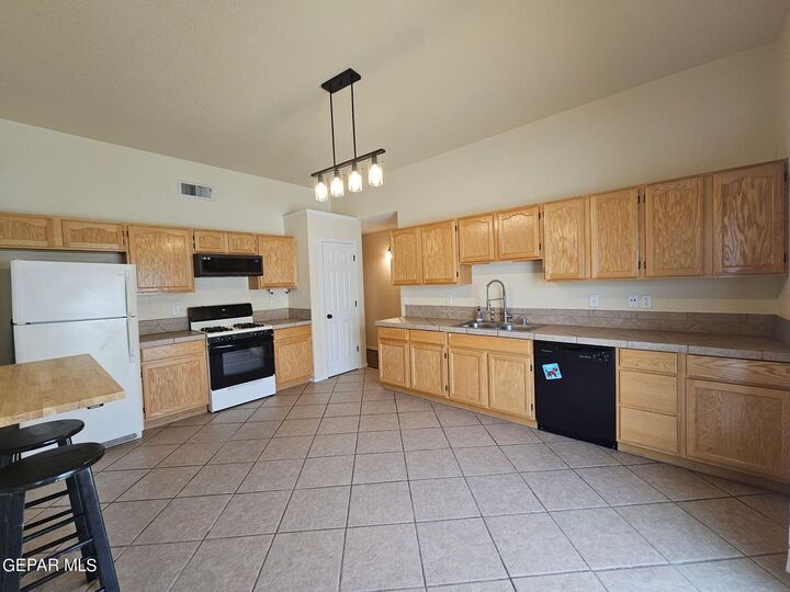 Property Photo: 10909 Northview Drive TX 79934