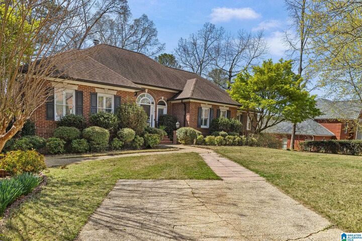 Property Photo:  213 Fairway Drive  AL 35057 
