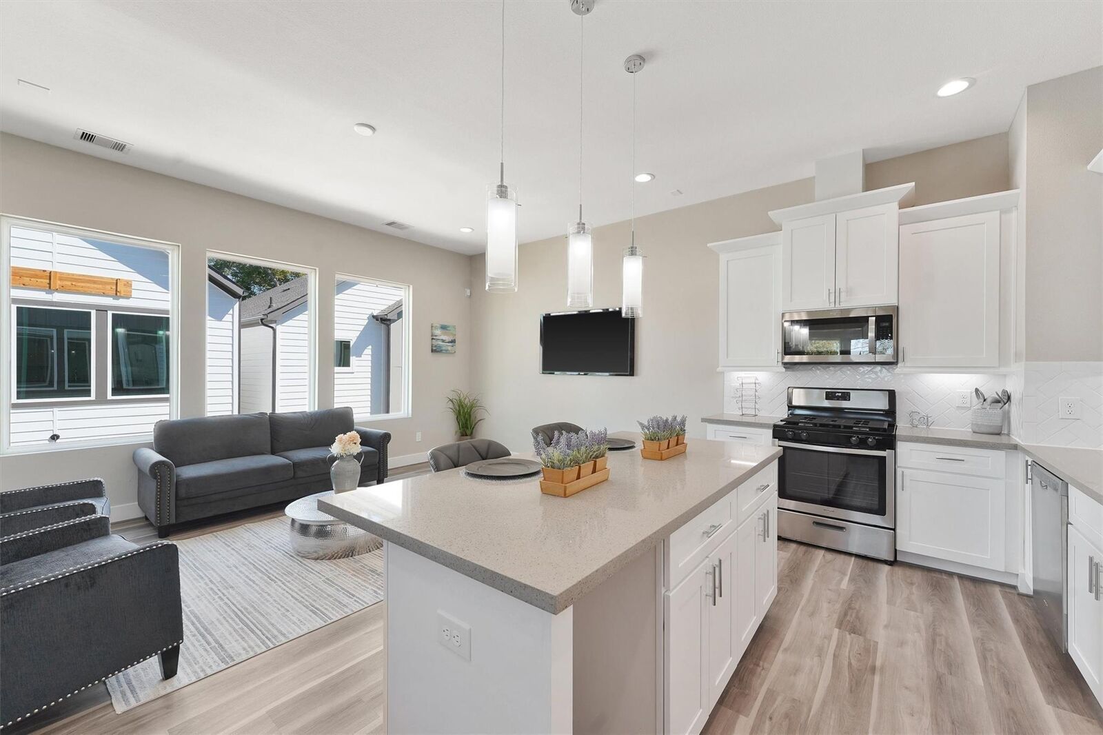 Property Photo:  238 Julia Street E  TX 77022 