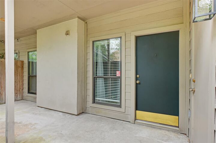 Property Photo:  1100 Augusta Drive 79  TX 77057 