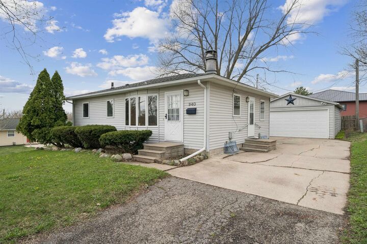 Property Photo:  940 Littlefield Road  IA 50701 