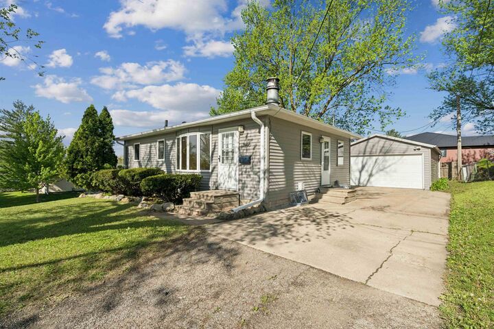 Property Photo:  940 Littlefield Road  IA 50701 