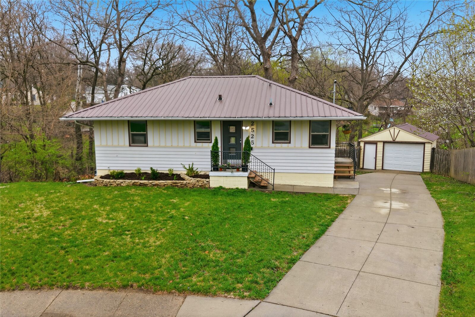Property Photo: 2525 27th Street IA 50310
