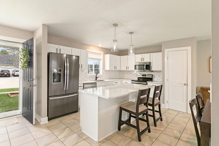 Property Photo:  470 SE Cardinal Lane  IA 50263 