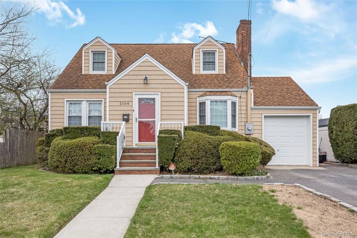 Property Photo:  2164 Willow Street  NY 11793 