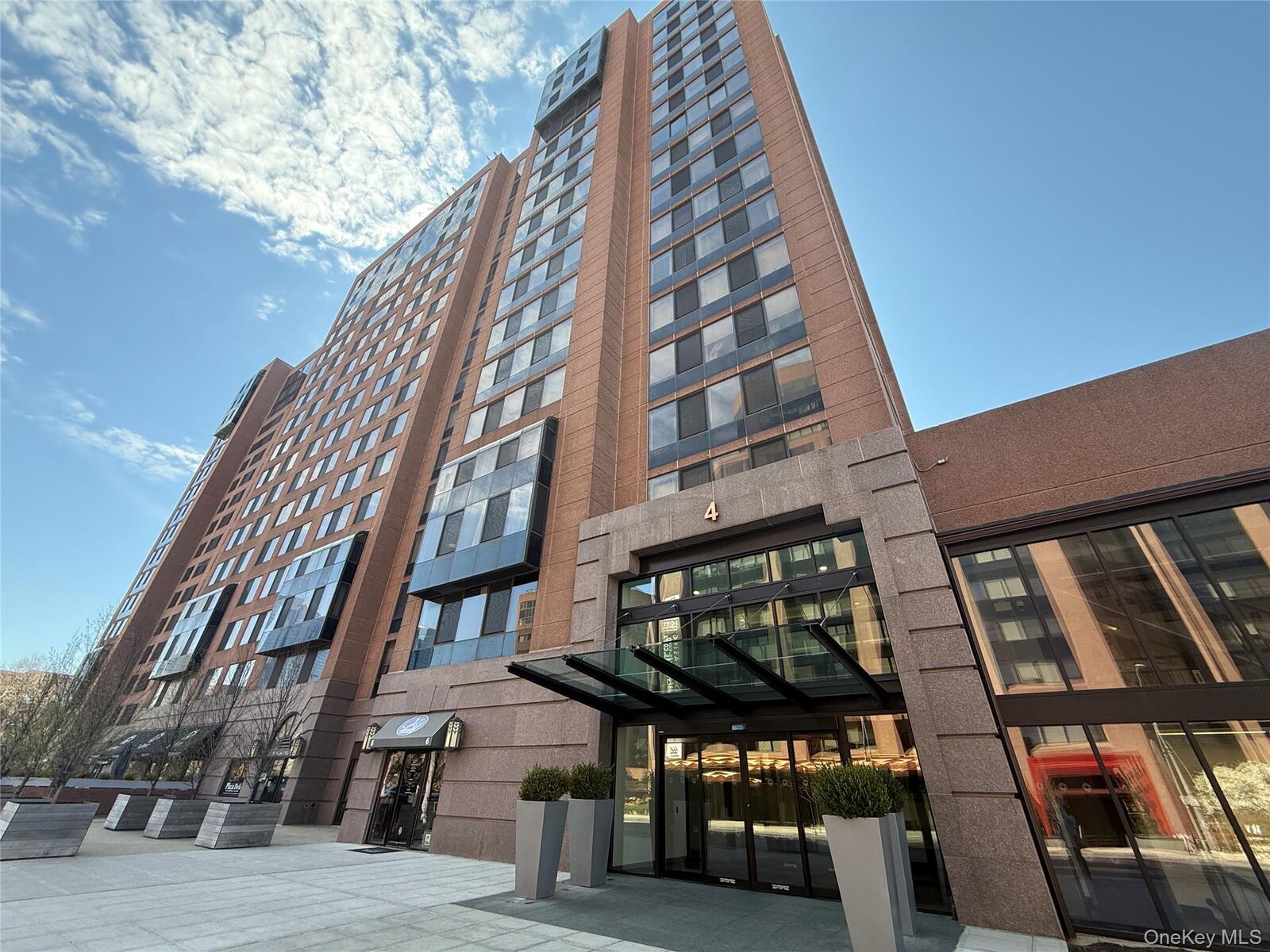 Property Photo:  4 Martine Avenue 1416  NY 10606 