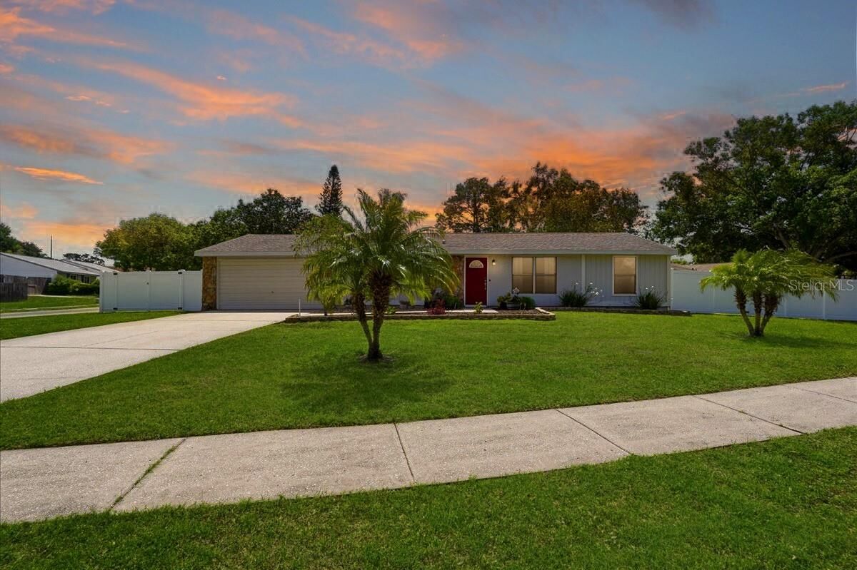 Property Photo: 300 Sweetgum Court FL 34683