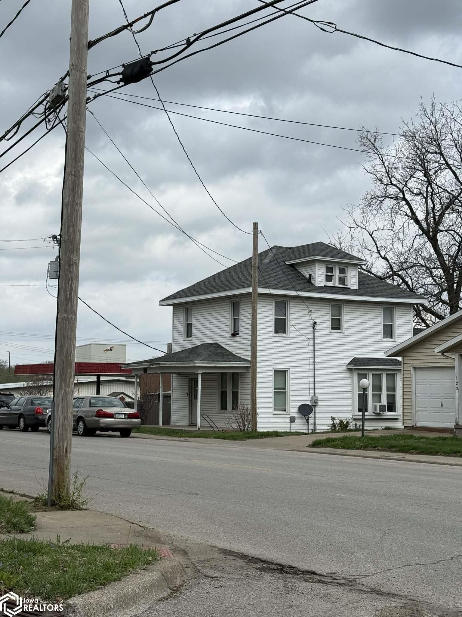 Property Photo:  118 West Burlington Avenue  IA 52655 