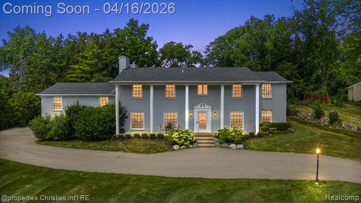 Property Photo:  3060 Chickering Lane  MI 48302 1408 