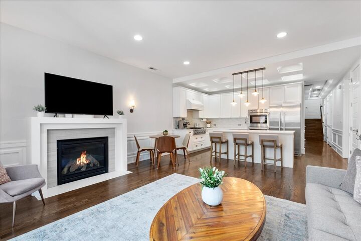 Property Photo: 3816 N Ashland Avenue 1S IL 60613