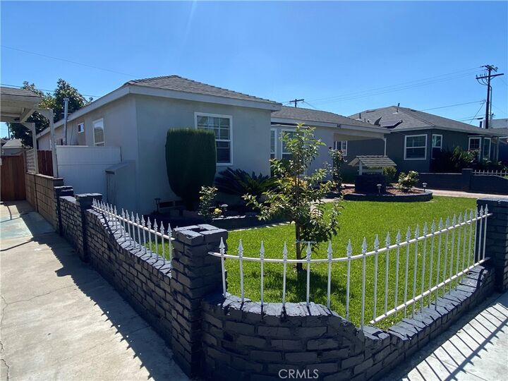 Property Photo:  640 E Harding  CA 90805 