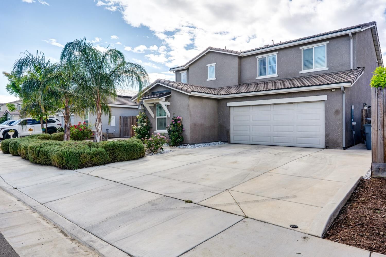 Property Photo: 409 Sansoni Street CA 93635