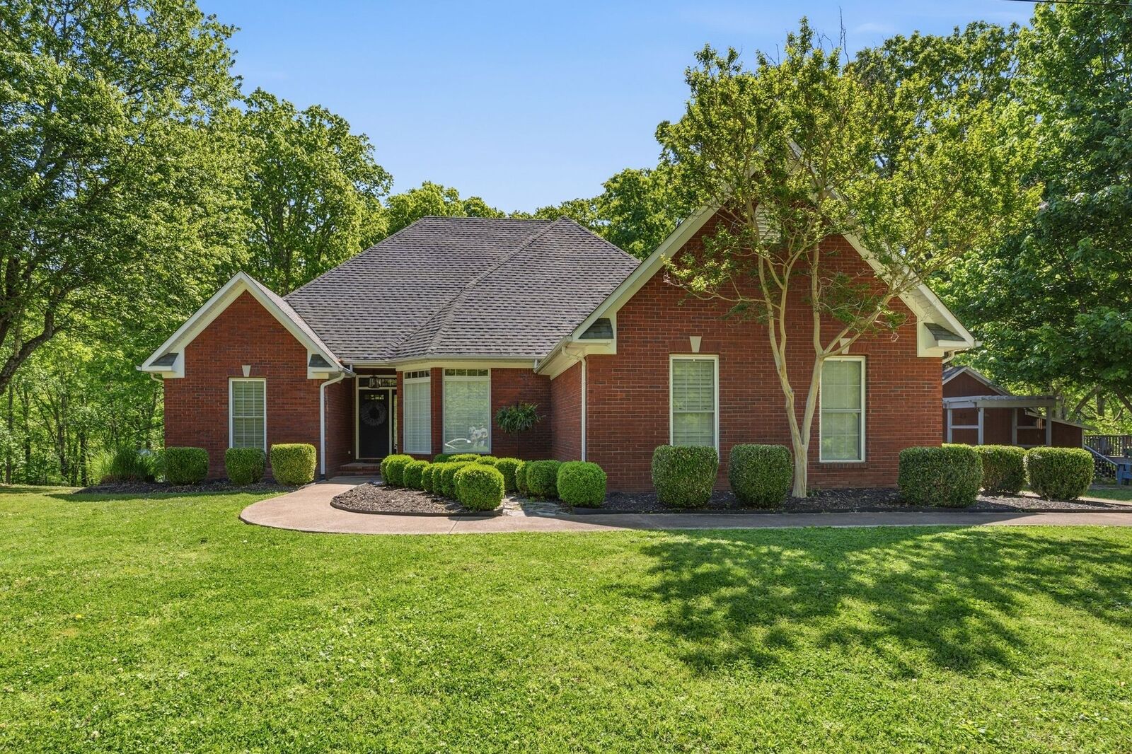 Property Photo: 920 Hillcrest St TN 38464