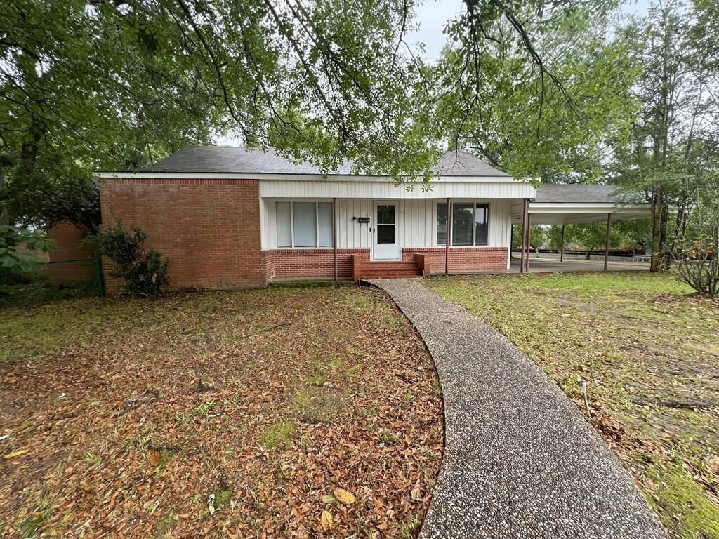 Property Photo: 611 Park Lane TX 75904