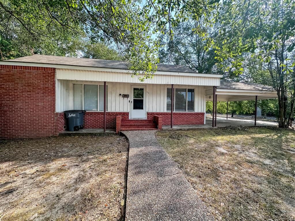 Property Photo:  611 Park Lane  TX 75904 