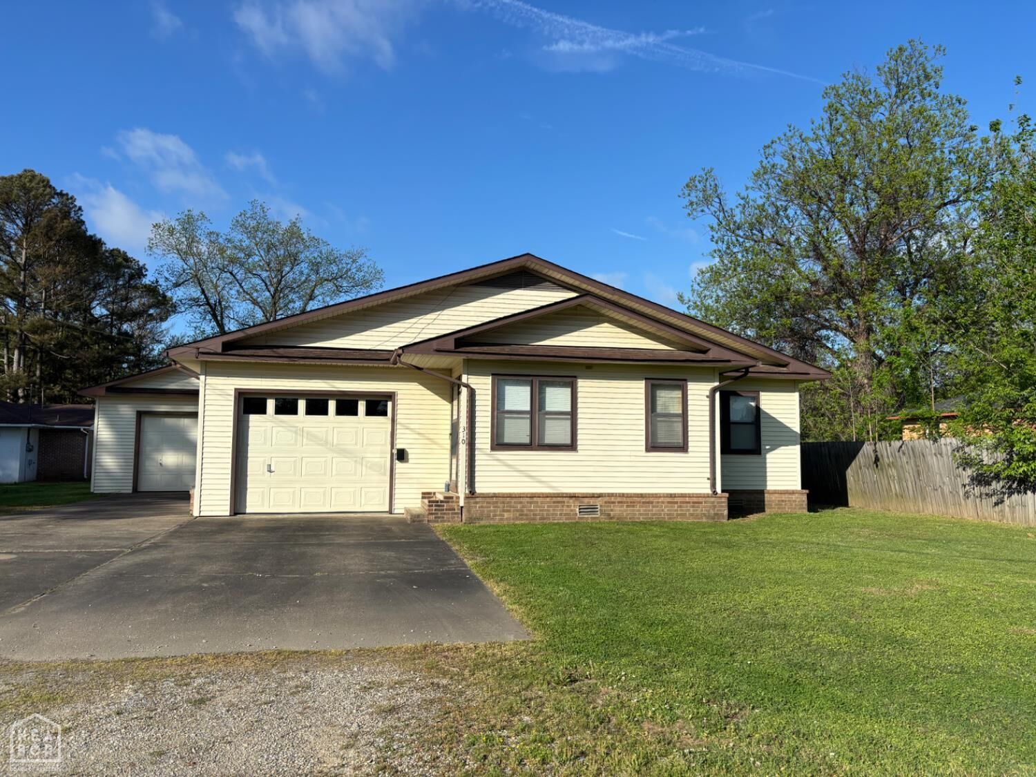 Property Photo:  310 E Elm Street  AR 72476 