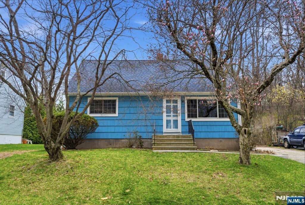 Property Photo:  52 Red Twig Trail  NJ 07403 