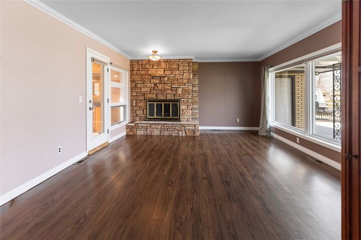 Property Photo: 407 E King Street MT 59635