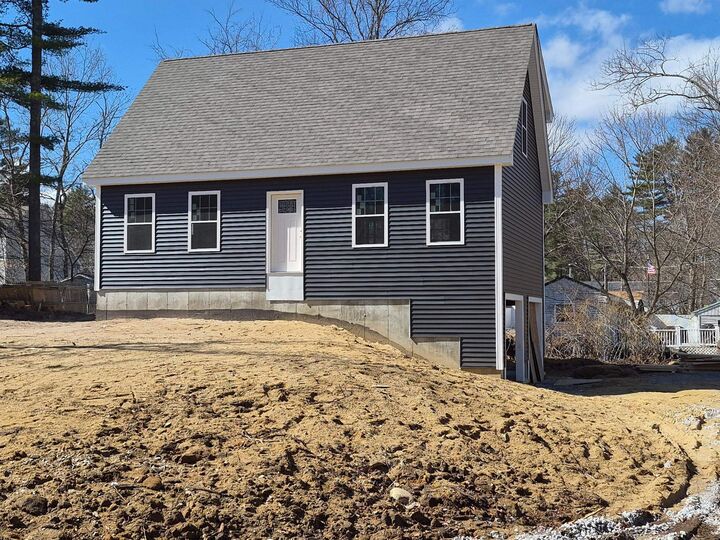 Property Photo:  10 Phyllis Avenue  NH 03077 